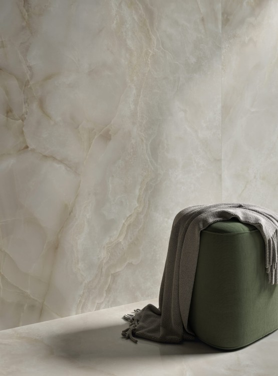 MAJESTIC_ONYX_SMOKY_GREY_BATHROOM_PART.jpg
